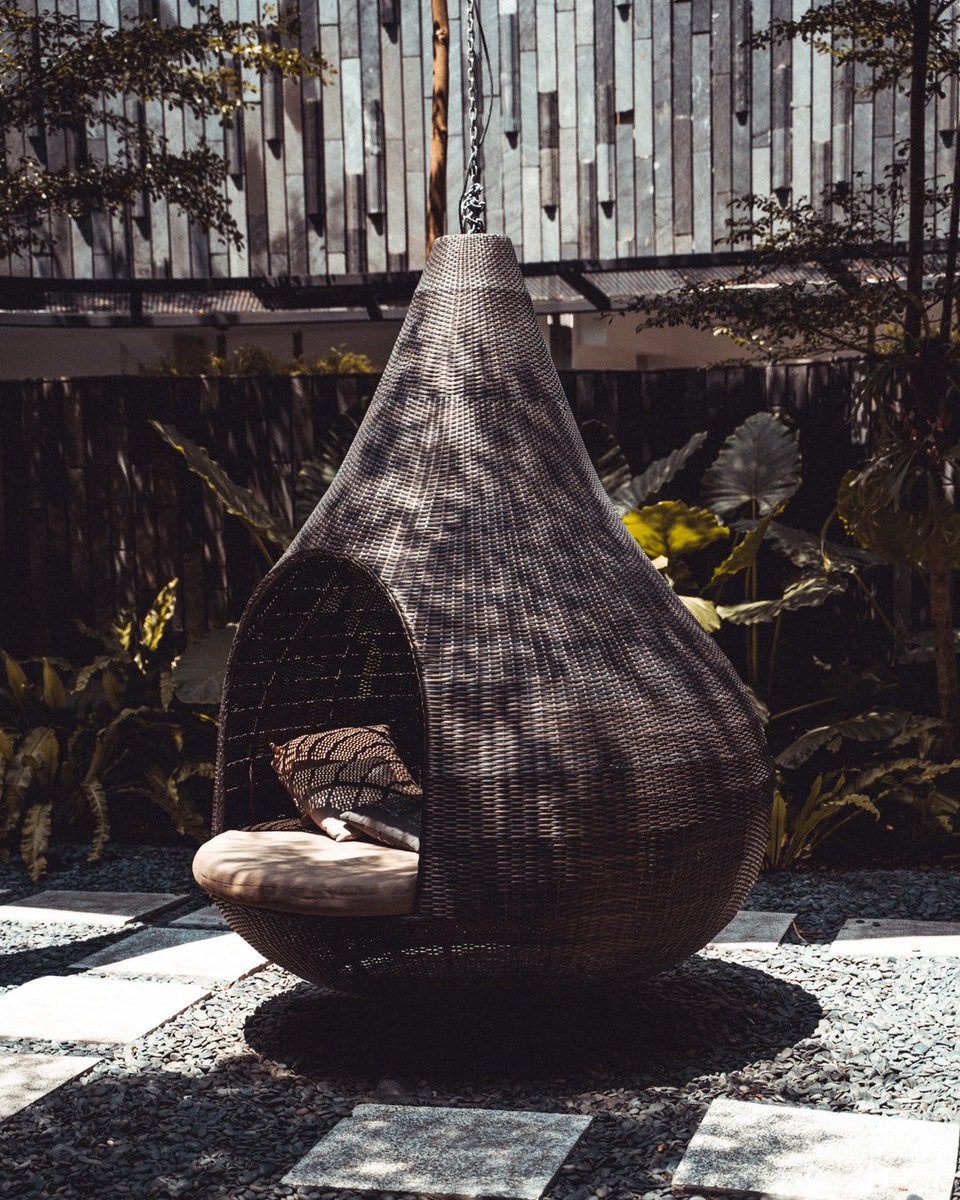 BotUnsplash's tweet photo. Image by Radoslav Bali (@@radoslavbali)
https://t.co/ENsbtYYaNQ

Colors: #211a1f and #302520

#unsplashgradientbot https://t.co/hkqYQJziUM