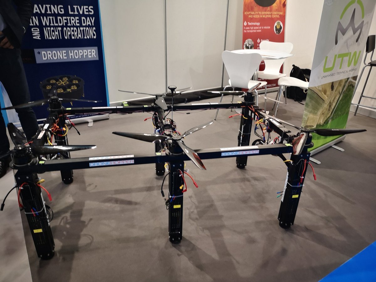 🚀Si quieres conocer y experimentar con el de los #drones.

🛰️Date una vuelta por el stand de <a href="/DroneHopper/">Drone Hopper • Heavy-lift industrial Drones</a>
<a href="/UTW_es/">UTW</a>
#Agrifood19 <a href="/SmartAgriFoodSu/">Startup Europe Smart Agrifood Summit</a>