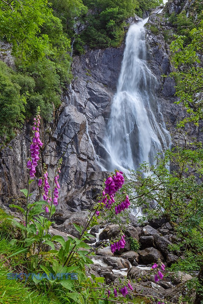 skynamite's tweet photo. If I was in the position to relocate, Snowdonia would be at the top of my list. From its mountains to its forests and beaches, it has everything. This is the stunning 400ft tall Aber Falls. #Snowdonia #Waterfall #Wales #LoveWales https://t.co/UURisd0lcN