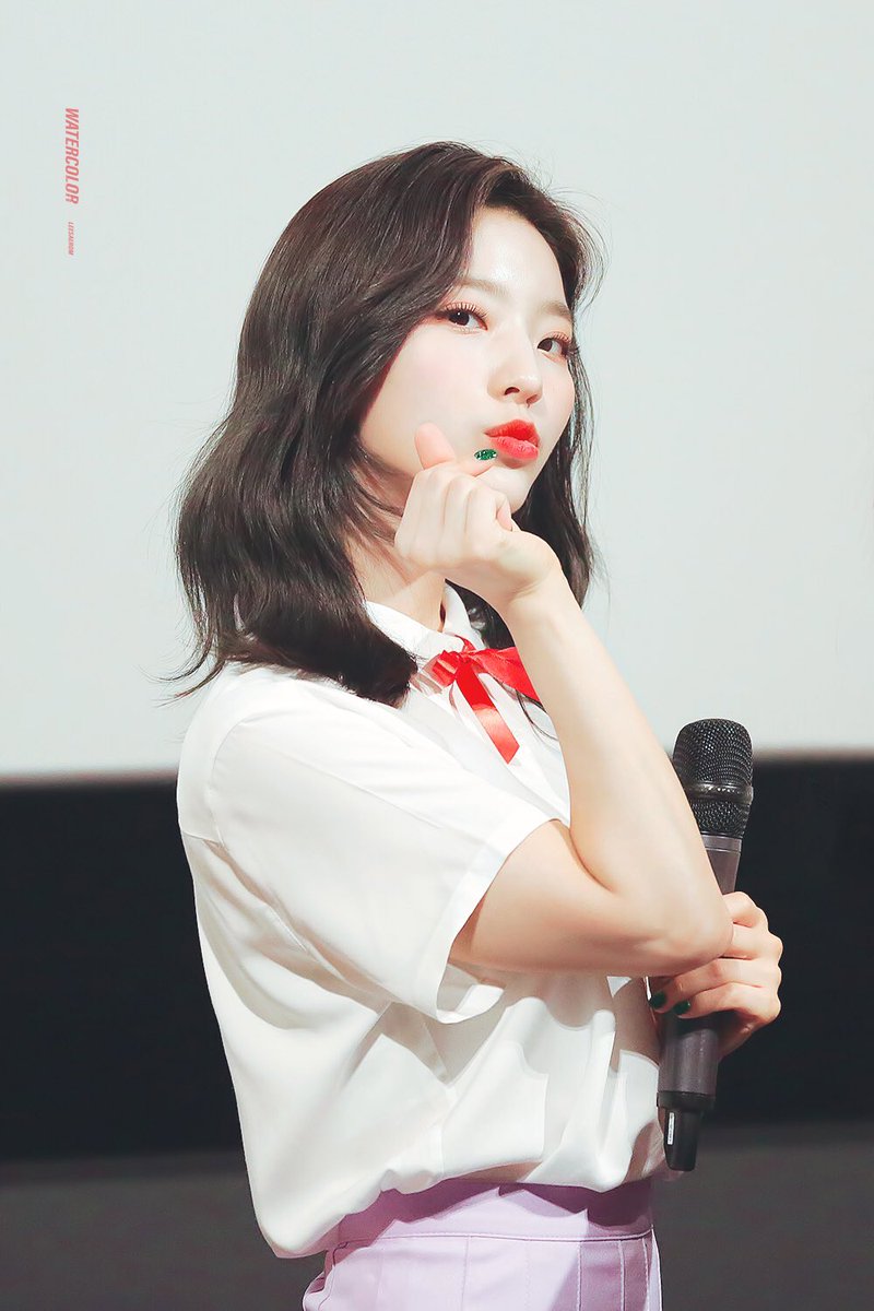 Watercolor_0107's tweet photo. 190619 CGV 미소지기
보고싶다

#fromis_9 #프로미스나인 #이새롬  #leesaerom https://t.co/jOXYruMjrc