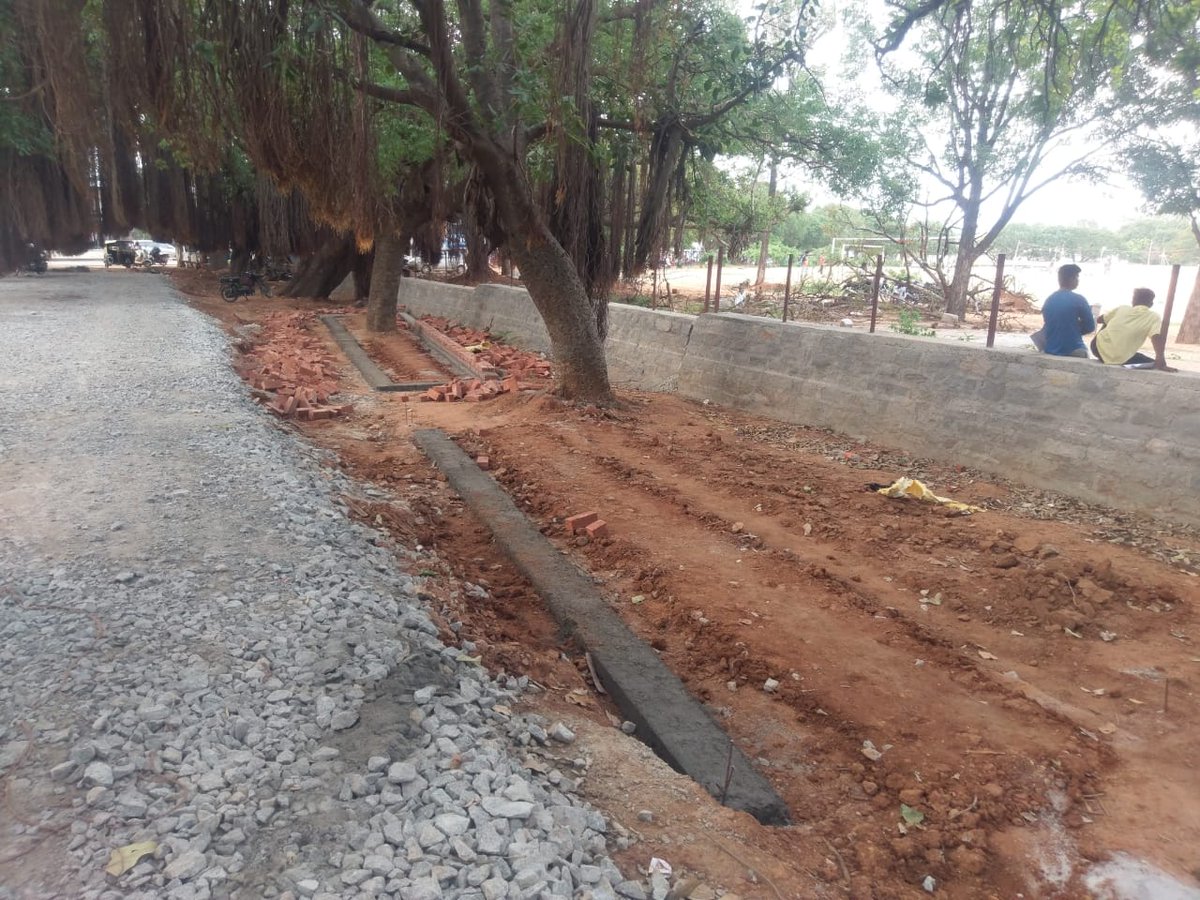 smartcitytumkur's tweet photo. #banyantreeBolevyard #bhroad
Work in Progress: #levelling #wallConstruction
🚱🚯 https://t.co/BYZiCJZsdY