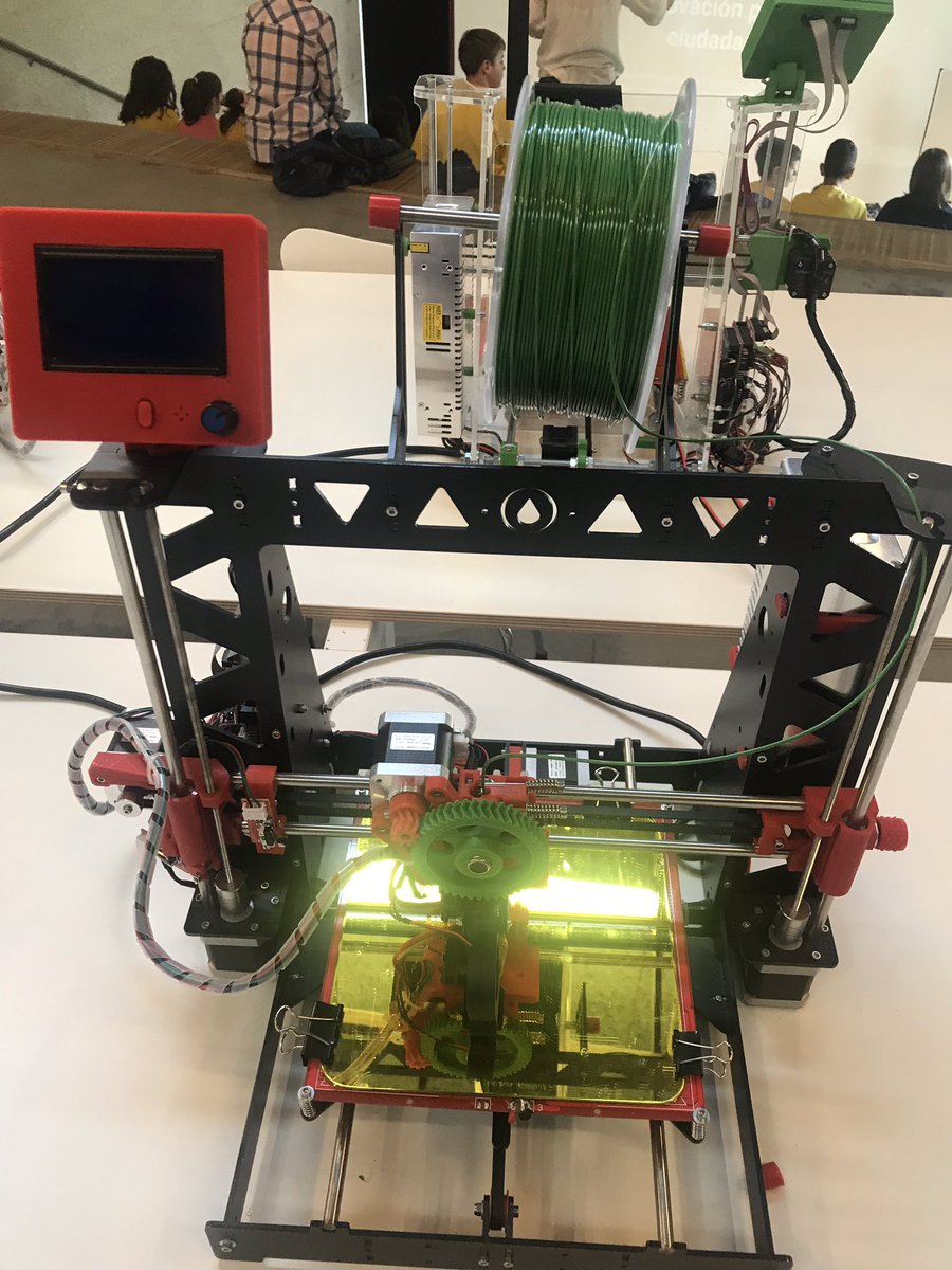 hoxe visita a <a href="/LaMolineraCC/">La Molinera</a> .... impresión3D, robótica, realidade virtual, stop motion... tocar e crear