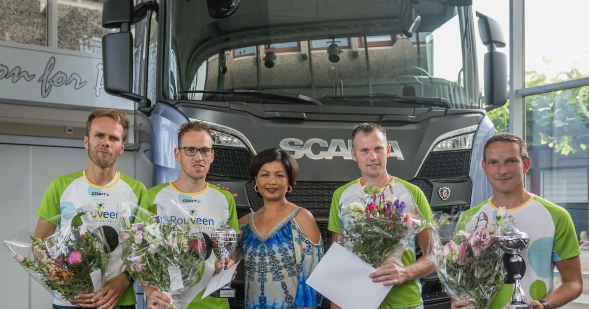 Winnaars genieten na bij prijsuitreiking... bit.ly/31JaxVy #Zwolle