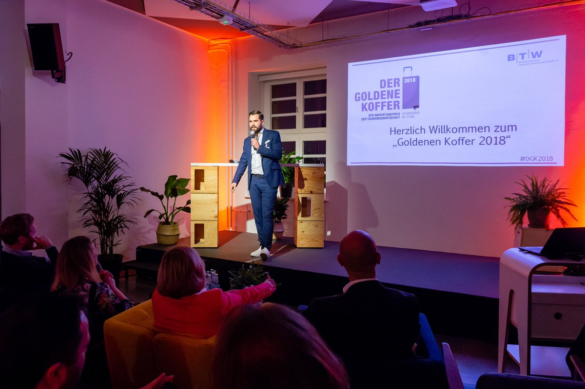 Tourismus_BTW's tweet photo. Start-ups bewerbt Euch jetzt! Der "Goldene Koffer" geht in die 2. Runde.  Wir suchen das innovativste Geschäftsmodell der Tourismusbranche! ✈️🏞️🚌🚢🎢💳🛏️🍽️🥂#tourism #mobility #food #hospitality #booking #insurance #payment...
https://t.co/H9xrn2e3Od https://t.co/Rq8E02mgjt
