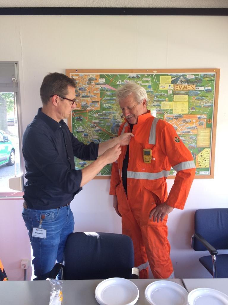 BAMGroep_NL's tweet photo. Van harte gefeliciteerd Gerrit met dit mooie jubileum! #werkenbijbam RT @FredMoll1 Deze topper Gerrit Niks was gisteren 40 jaar bij de zaak @BAMInfra_nl #trotsopbam https://t.co/UbZTcMUZYo