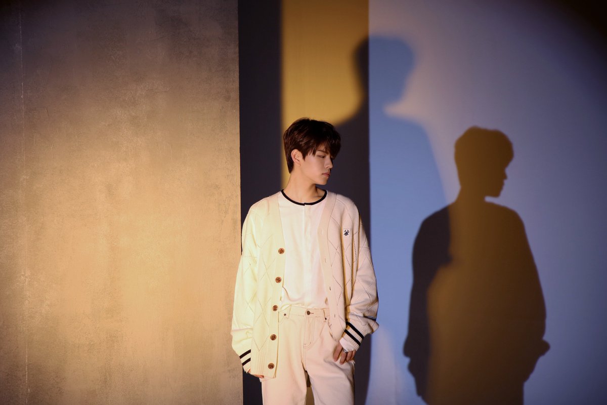 Stray_Kids's tweet photo. Stray Kids(스트레이 키즈) <Clé 2 : Yellow Wood> 
자켓 촬영 비하인드 #4

#StrayKids #스트레이키즈
#Clé2_YellowWood #부작용
#YouMakeStrayKidsStay https://t.co/HOGknYXuv4
