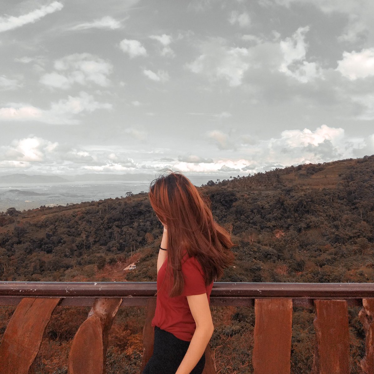 mvvria's tweet photo. just wanna post dis re-edited pics cus im loving the warm filter i used hehe https://t.co/DJhSgYNkV3