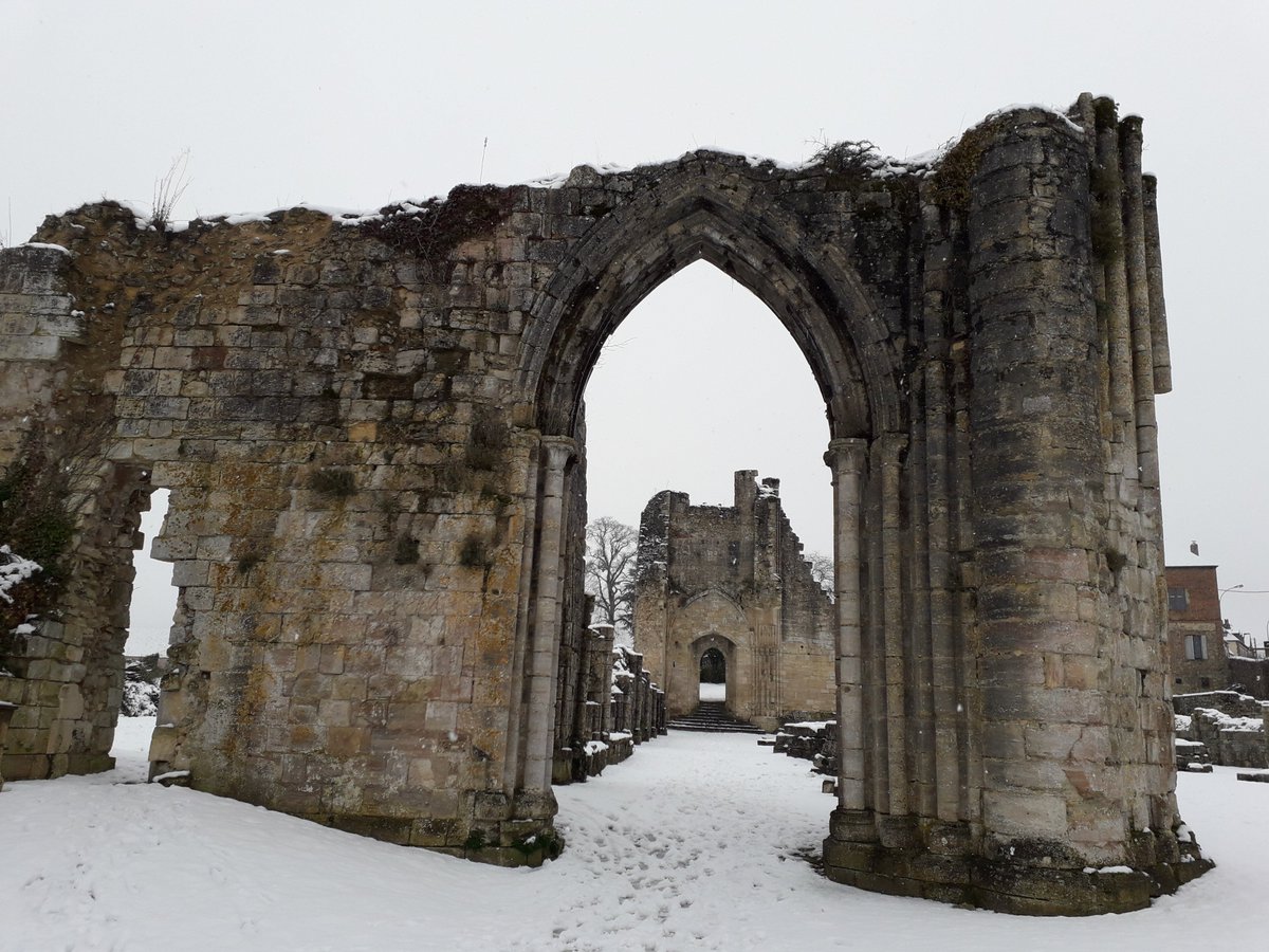 Des ruines... mais quelles ruines !! Les reconnaissez-vs ?? 1 Abbaye de Hambye #Manche (📷Gérard Payelle CD50) 2 Abbaye de Jumièges #SeineMaritime 3 Prieuré de la Ste Trinité de Beaumont le Roger #Eure 4 Abbaye de St-Evroult #Orne #Normandie #Patrimoine abbayes-normandie.com