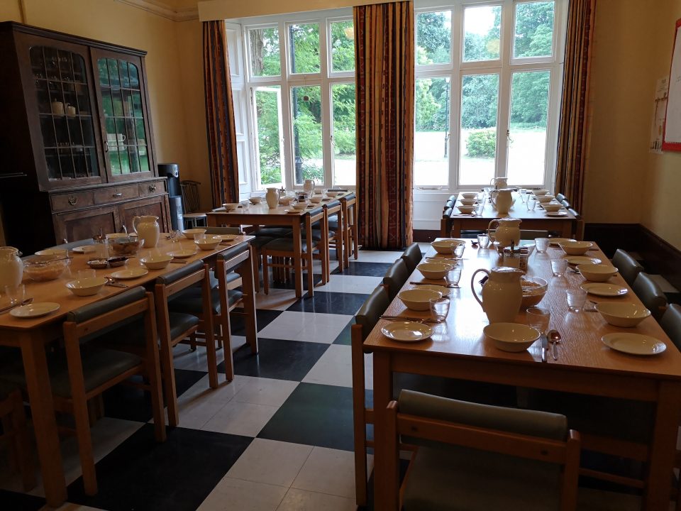 4R and 4M have enjoyed a good breakfast and now off to start their morning activities @HoltHallNorfolk