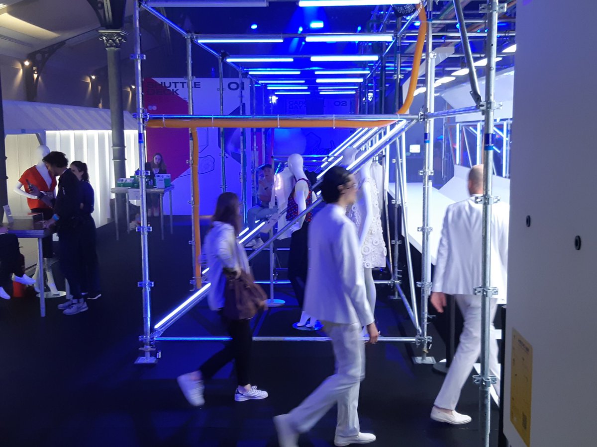 halftermeyer's tweet image. La direction artistique du #Labpostal 2019 est magnifique. J&apos;adore les robes Anastasia Ruiz imprimées en 3D par @sculpteo Bravo à @yellowbylaposte @fildefer @JeromeTouch @hillairepatrice #Innovation