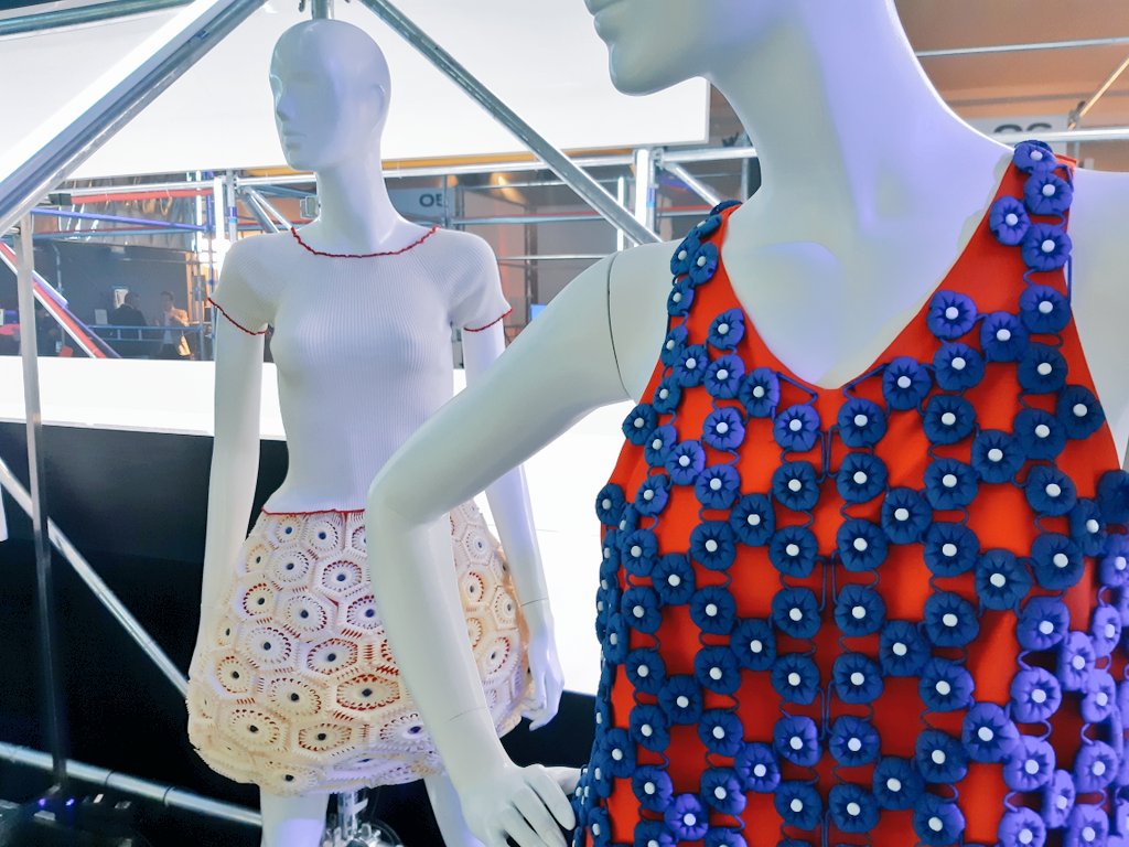 halftermeyer's tweet image. La direction artistique du #Labpostal 2019 est magnifique. J&apos;adore les robes Anastasia Ruiz imprimées en 3D par @sculpteo Bravo à @yellowbylaposte @fildefer @JeromeTouch @hillairepatrice #Innovation