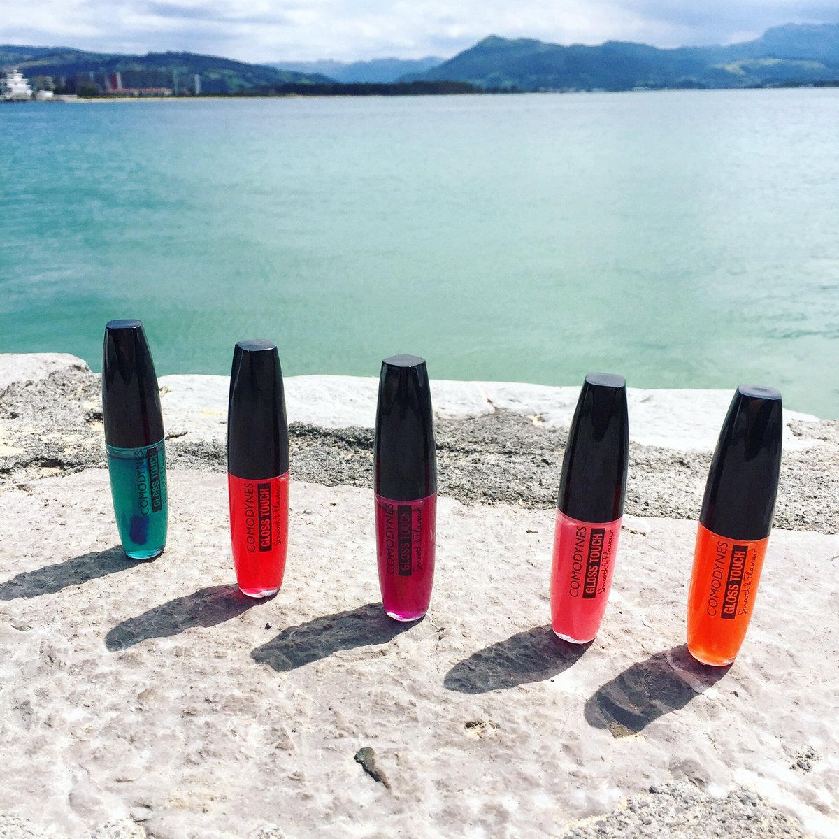 Leni_Alba's tweet photo. Prueba ya los nuevos labiales GLOSS TOUCH de @Comodynes_Es que te están llamando este verano!! Súper suaves, jugosos y cambian según tu ph
#lenialba #comodynes #gloss #lips https://t.co/YlkjU03hWG