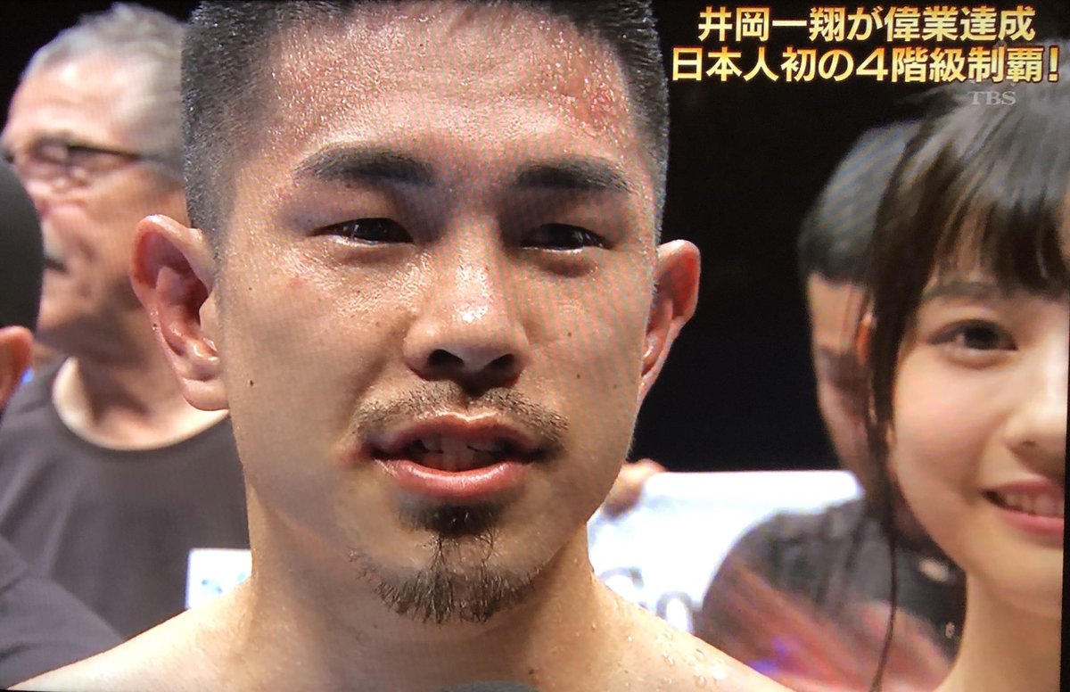 名前が決まらない 井岡一翔の世界戦の 井岡の方を一切見ずにず っとカメラ目線だったラウンドガール やっぱり怖かったな 台風中継のカメラ目線の人と同じものを感じたわ T Co Olos0g961z Twitter