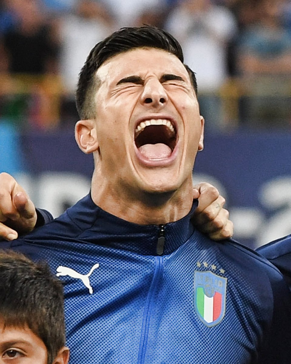 国歌斉唱するイタリア代表に思わず耳をふさぐエスコートキッズがかわいすぎると話題に Togetter 国歌斉唱するイタリア代表に思わず耳をふさぐエスコートキッズがかわいすぎると話題に Togetter