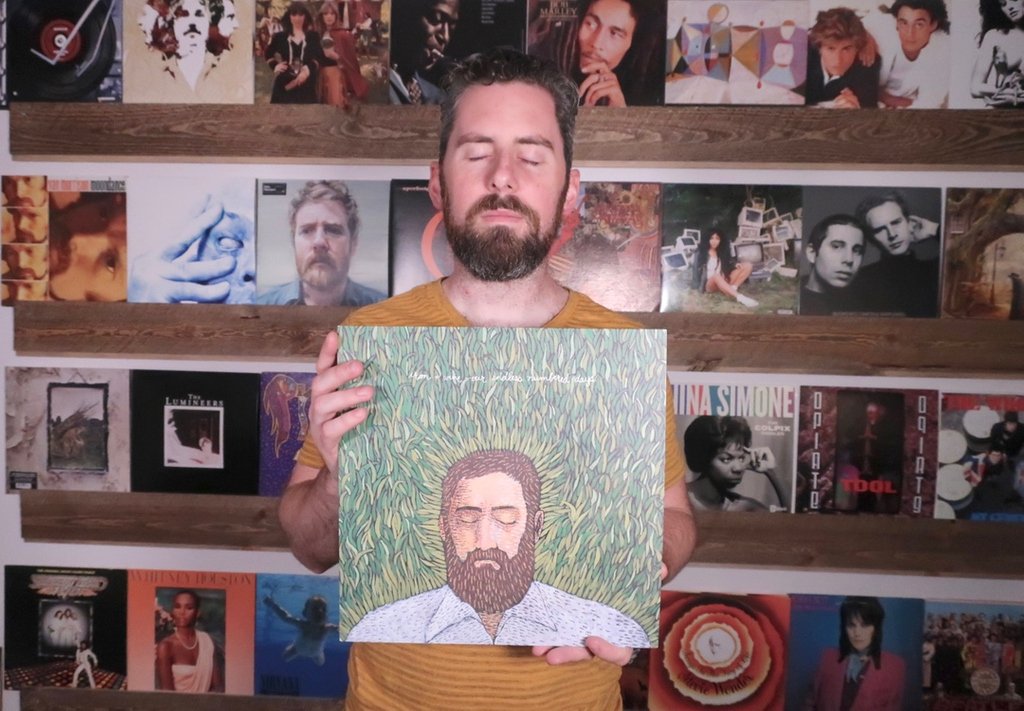 Their resemblance is uncanny. #twinsies  @ironandwine #vinyloftheday #ourendlessnumbereddays