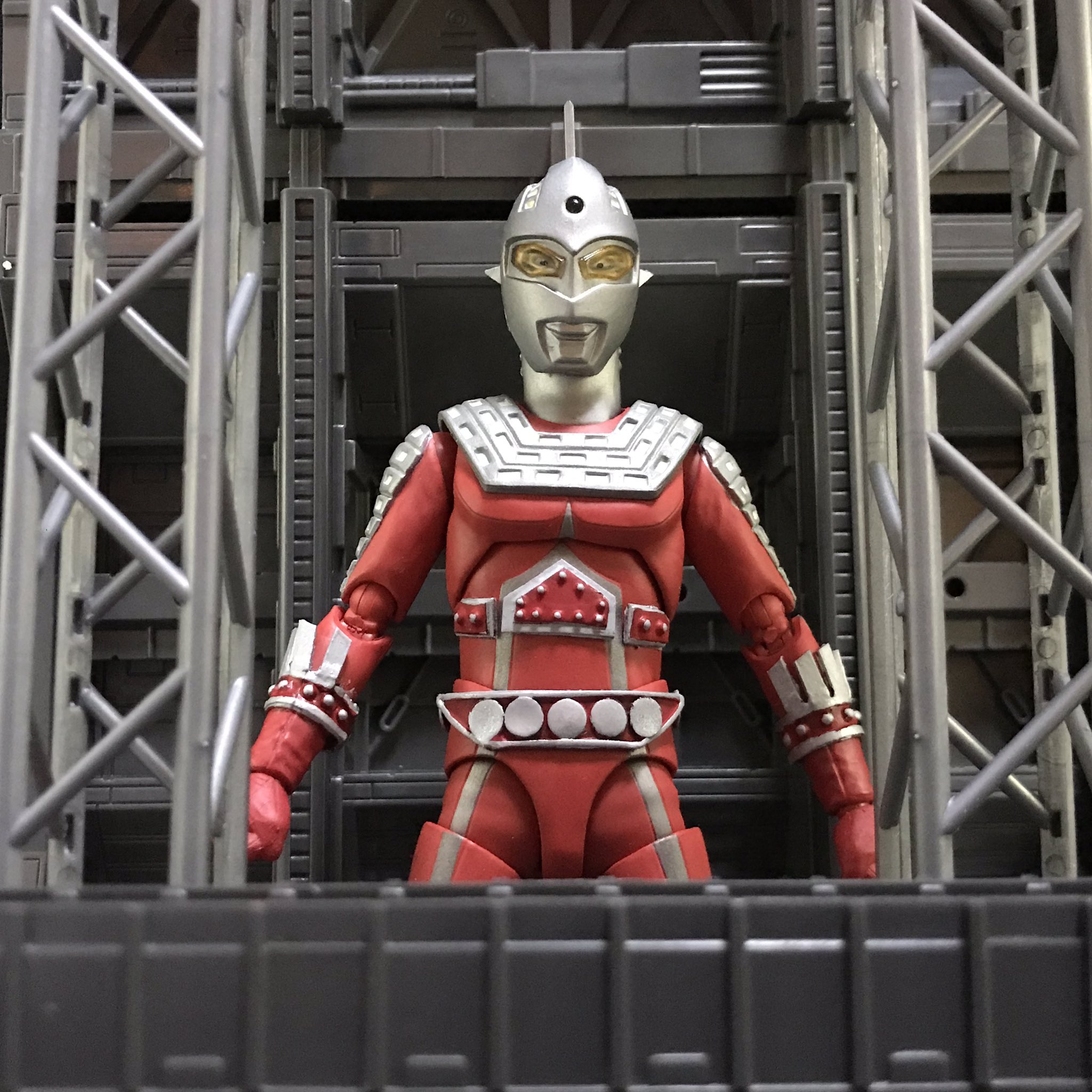 こうじ Figcolle Twitter પર ニセウルトラセブン S H F ウルトラセブン改造 改修点 追加パーツの新造 サロメ星人が開発したロボット超人 本体は無改造で 追加パーツをプラ材で制作し 着脱できるように 腹パーツは両面テープで貼付 アギラと並べ こうじ Figcolle Twitter પર ニセウルトラセブン S H F ウルトラセブン改造 改修点 追加パーツの新造 サロメ星人が開発したロボット超人 本体は無改造で 追加パーツをプラ材で制作し 着脱できるように 腹パーツは両面テープで貼付 アギラと並べ