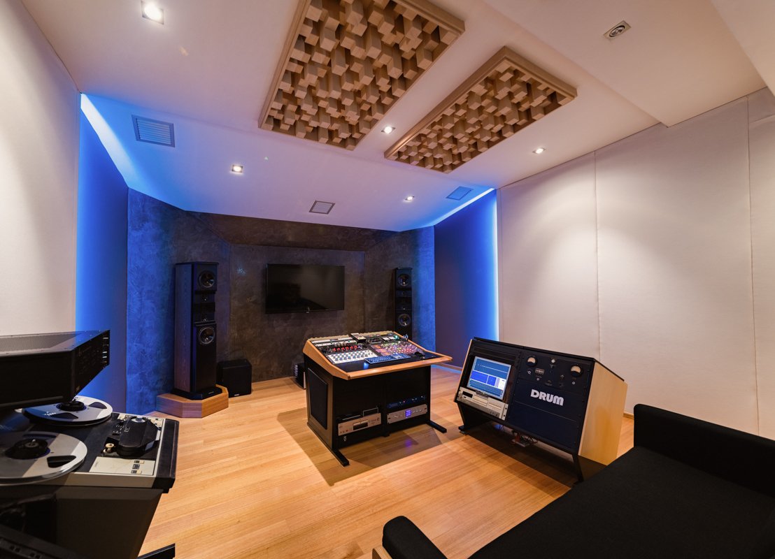 MattGrayMaster's tweet photo. The mastering studio has never looked better thanks to @tomhallphotos https://t.co/RQGg31lOtH