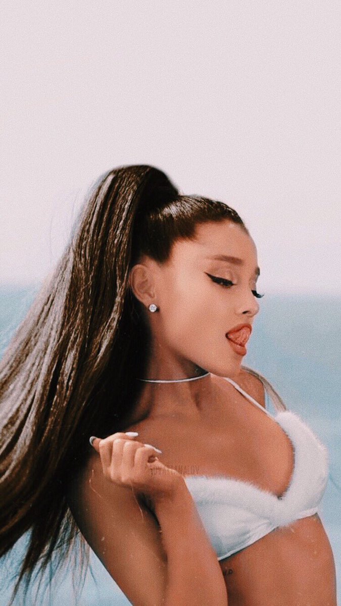 lovarianalov's tweet photo. Ariana free locks☁️
rt/fav if u saved
pls be honest #ArianaGrande #SWTNewYork 💕 https://t.co/CDKmvt0Eaf