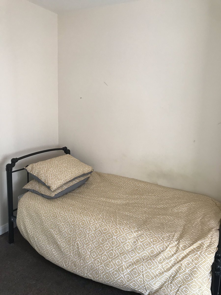 Property_panda's tweet photo. 🏡 Single Room Available in Spalding🏡 

⭐️ Within walking distance of the town centre 
⭐️ All bills and WiFi included in the weekly rent 
⭐️ £85.00 per week
⭐️ Viewings available today 
⭐️ Available now 
⭐️ Furnished https://t.co/TlwR1hp9K3