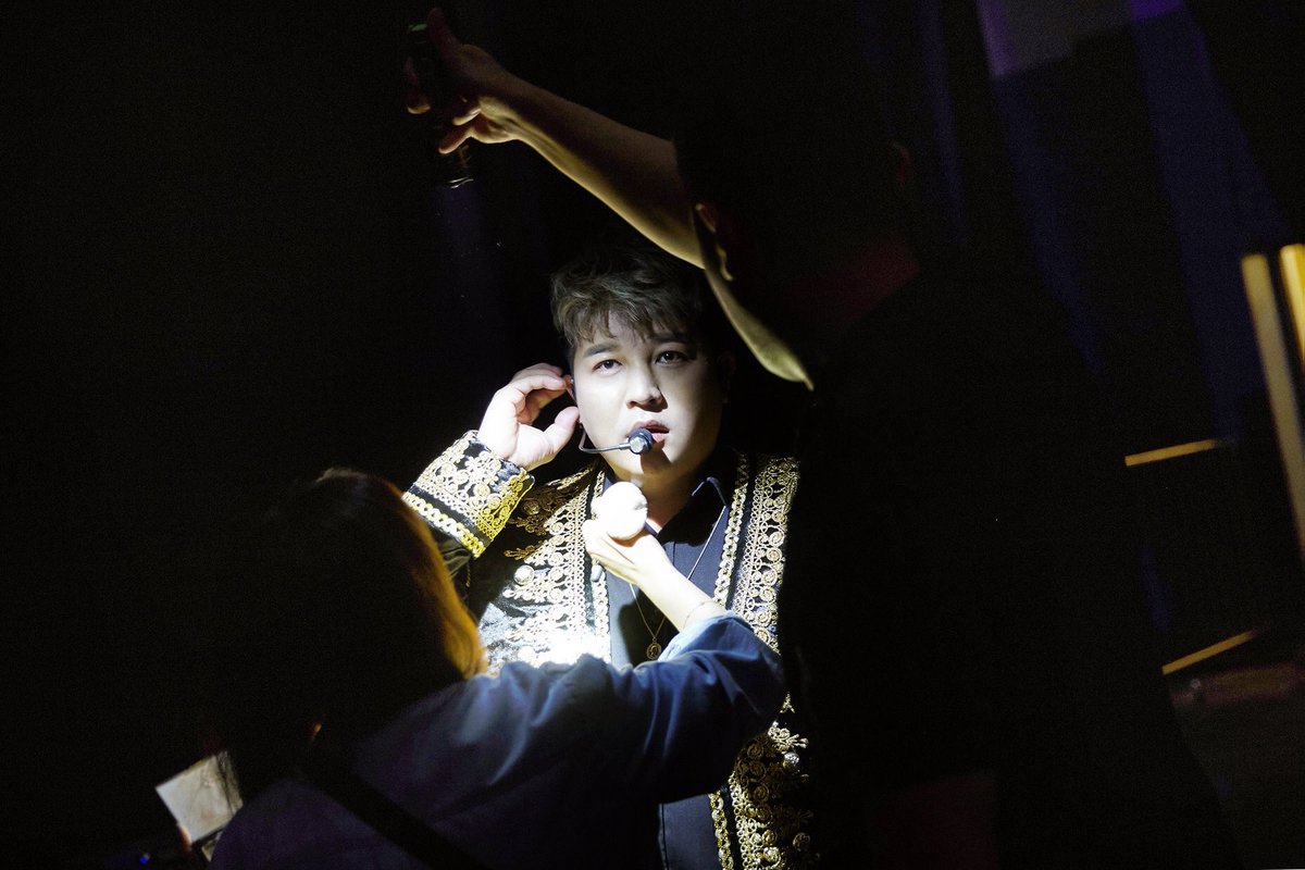 13elieveSG's tweet photo. [HD PIC] 190620 Super Junior Facebook Update - Charismatic and talented Shindong!!! Thank you for all the things you have done onstage and offstage for SJ 💙💙💙 [2P] https://t.co/spWBM5xtiB