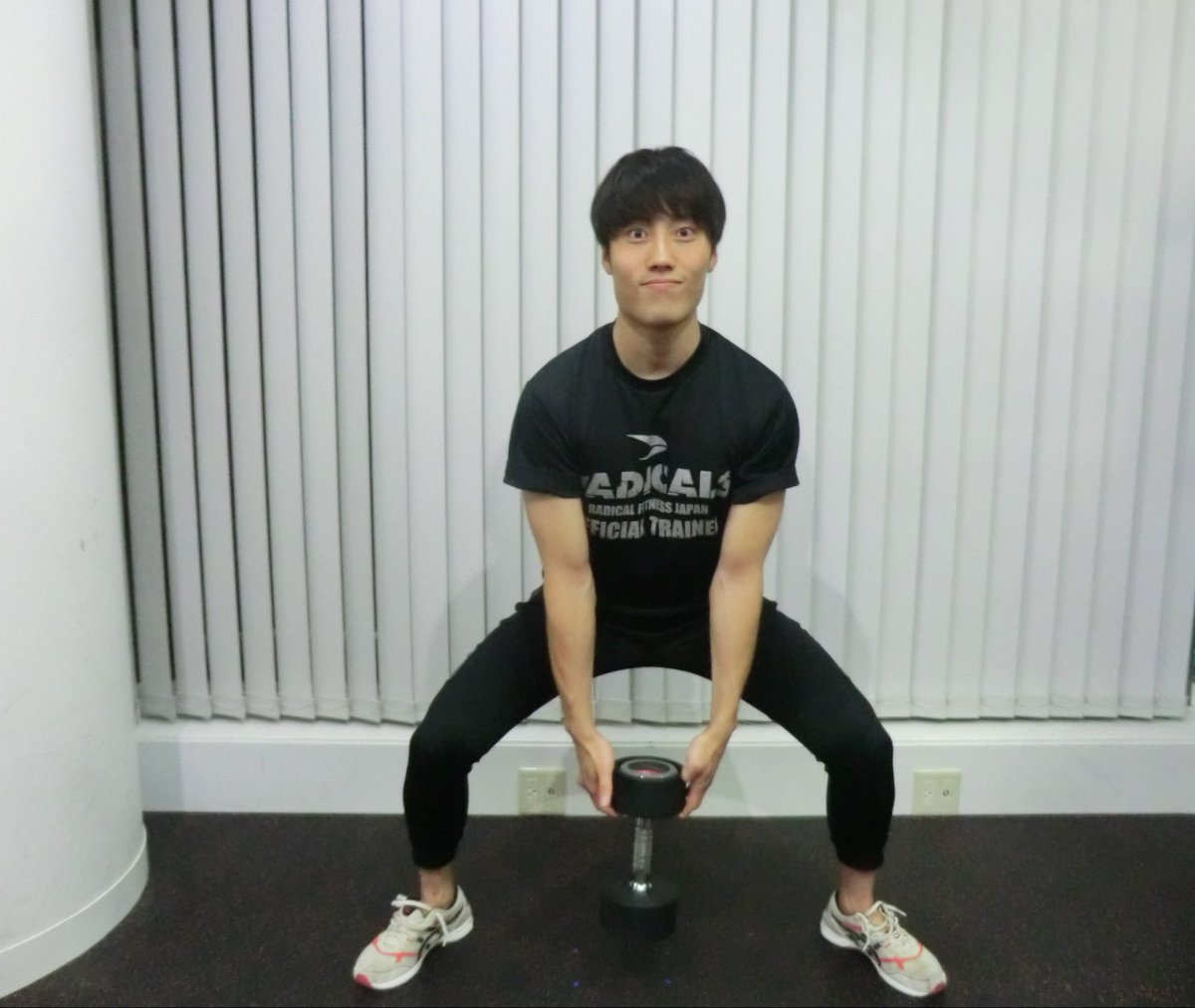 グンゼスポーツ 公式 A Twitter Kyoto烏丸六角 脚のトレーニング紹介 脚の筋肉はとても大きい筋肉なので鍛えることにより基礎代謝向上にも繋がります なのでダンベルを使ったスクワットを紹介します 詳しくはこちら T Co 6zgk6wx5r9 ダンベル