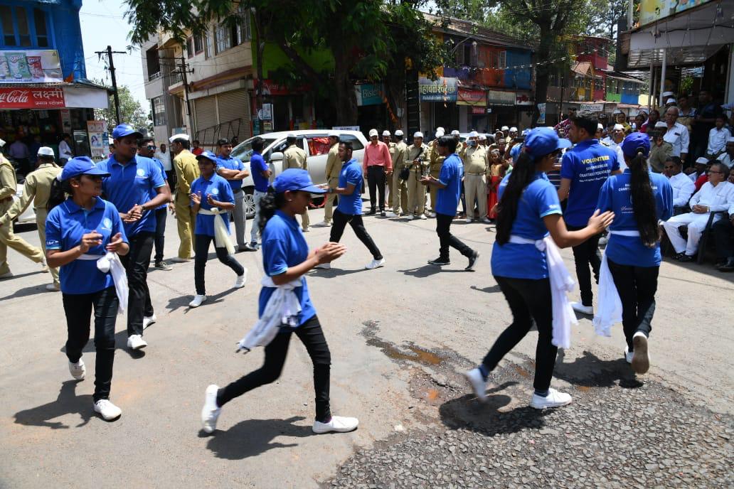 forum4cities's tweet photo. (3/3) 400 Volunteers made 800 hands &amp; gave 4 man-hour each. Remarkable achievement by Panchganites &amp; Nirakari Foundation✌️

🚯 https://t.co/4Yf1bLoukN
