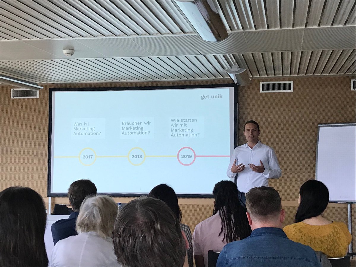 Micromoments haben Einfluss auf die Spenderentscheidung. Max. Relevanz von Inhalten ist wichtig. In der #MarketingAutomation nehmen wir den Spender mit auf eine Reise, um der kleiner werdenden Aufmerksamkeitsspanne gerecht zu werden. <a href="/gregor_nilsson/">Gregor Nilsson</a> #sfrd19  #SwissFundraisingDay