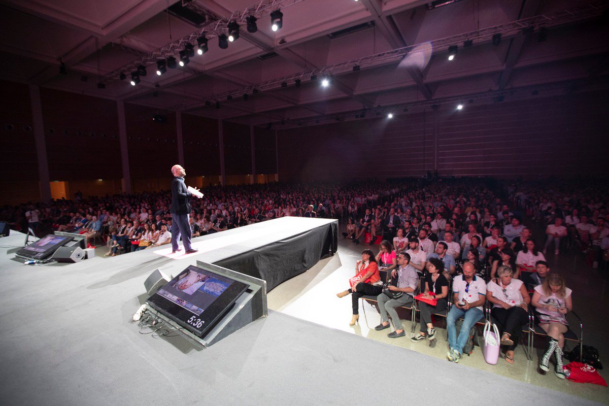 [Mainstage] "Dobbiamo smettere di essere neutrali di fronte a tutto questo significa essere complici." <a href="/robertosaviano/">Roberto Saviano</a> #wmf19