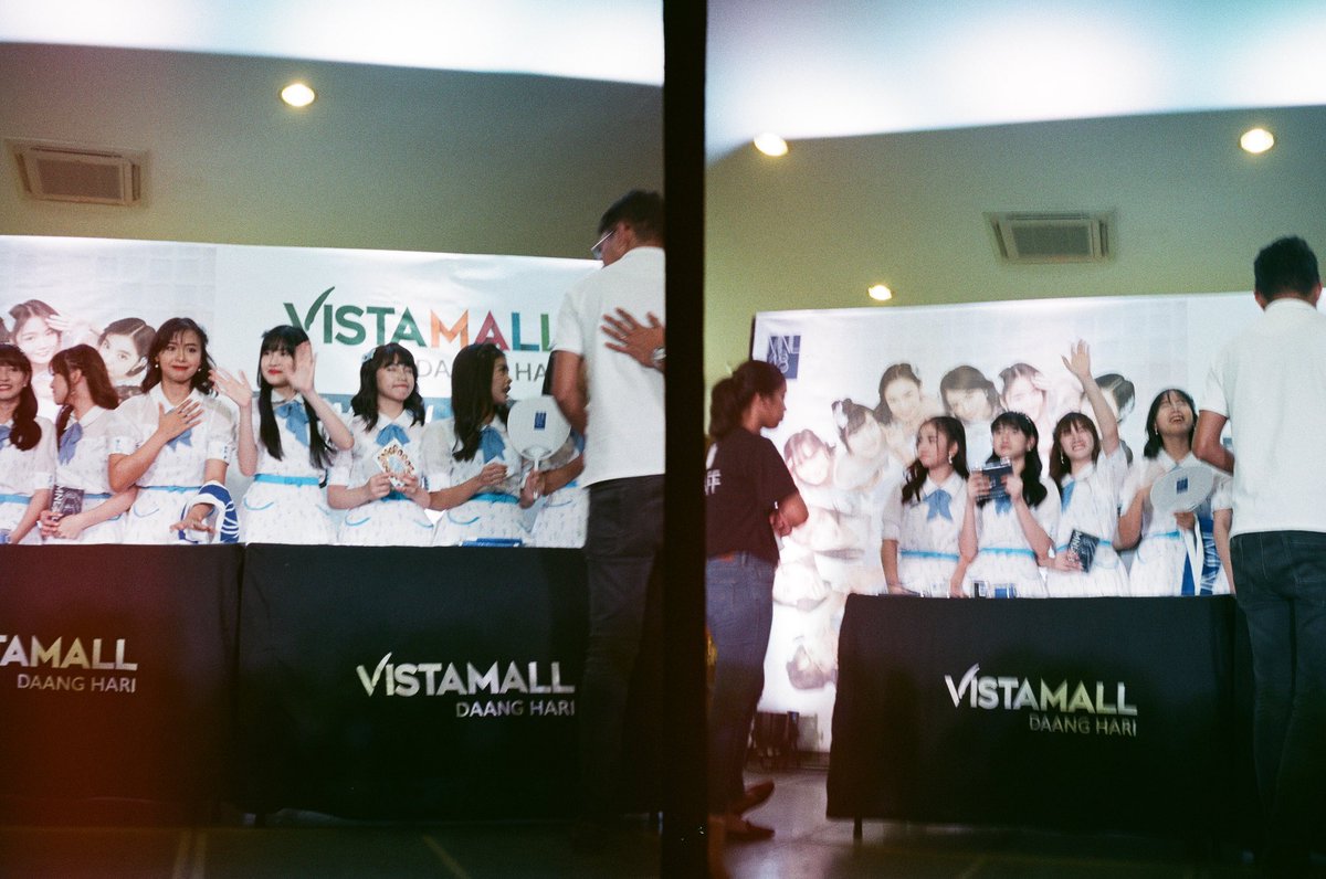 HoshiNoFilm's tweet photo. 365 AEP Mall Show (Half frame Edition)
06.12.2019
(Vistamall Daanghari)
Ricoh AutoHalf x Fujifilm C200
Processed by @sunny16labs
#MNL48
#MNL48IgaiNiMango
#TeamL
#Mangoer
#365ArawNgEroplanongPapel https://t.co/bJxTlfaD99