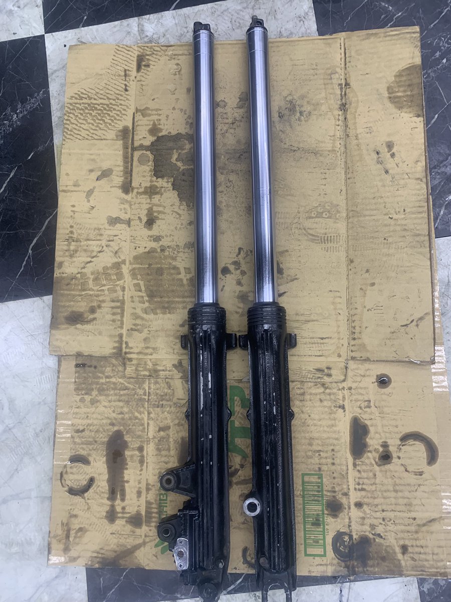 wizard_garage's tweet photo. CBX400F
フロントフォークOH
クッションオイル交換
分解、洗浄、交換
#CBX400F #フロントフォークOH
#分解 #洗浄 #交換
#garageWizard https://t.co/zdm9oPgmR0