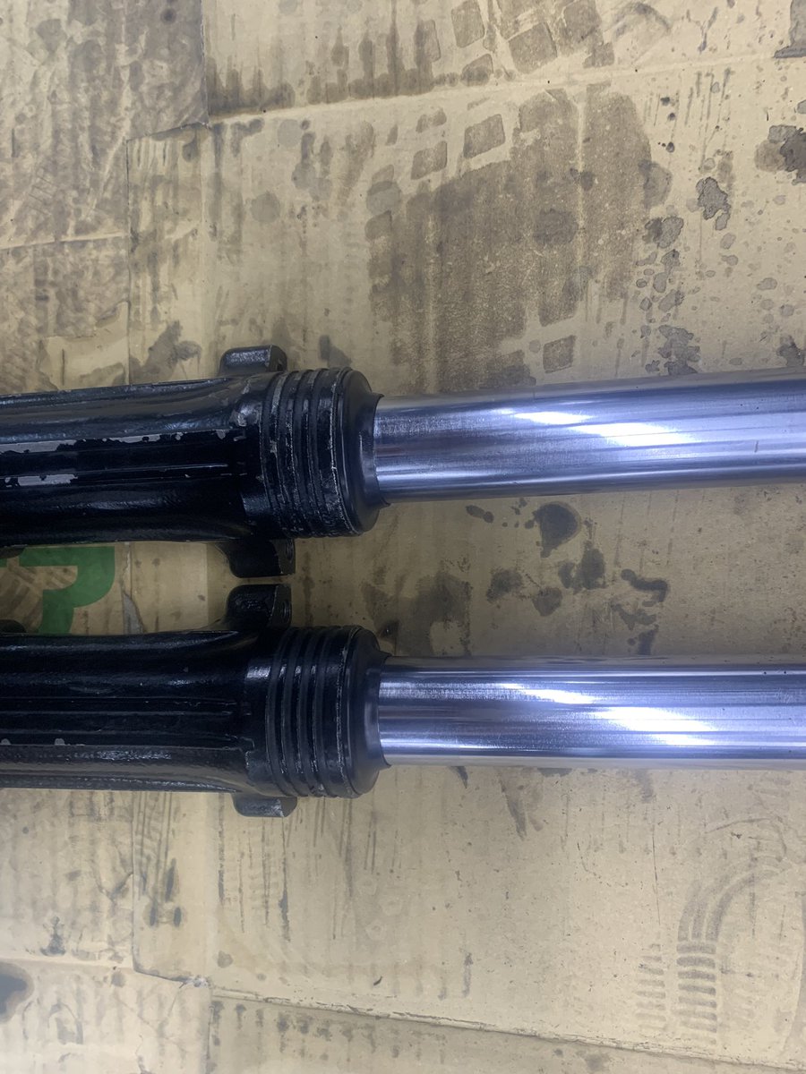 wizard_garage's tweet photo. CBX400F
フロントフォークOH
クッションオイル交換
分解、洗浄、交換
#CBX400F #フロントフォークOH
#分解 #洗浄 #交換
#garageWizard https://t.co/zdm9oPgmR0