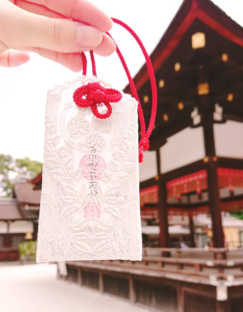 京都 下鴨神社にある レースのお守り が美しすぎる 日に当てると透けてラメの刺繍糸がキラキラして ご利益ありそう Togetter