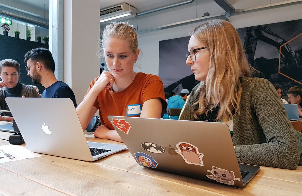 euruko's tweet photo. Thank you @stickermule for supporting #RailsGirls #Rotterdam with (laptop) stickers 
#changetheratio #weheartcode https://t.co/t14uDxpRHu