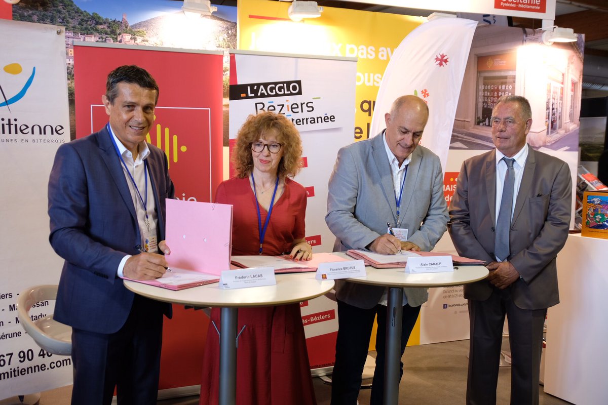 Agglo_Beziers's tweet photo. L’agglo a signé ce matin au salon des maires le contrat territorial Béziers Méditérranée et le contrat Bourg Centre de @VilleDeSerignan avec des partenaires @Occitanie et @CC_ladomitienne ! #ensemble #amf34 #salondesmaires https://t.co/ZEgmYmLOZW