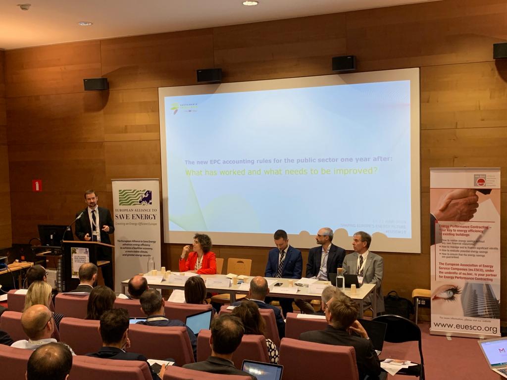 EFIEES's tweet photo. #RobertPernetta, @EIB, describing "Maastricht neutral" #EPCs according to the new #accountingrules. What has happened 1 year after the publication of the @EIB / @EU_Eurostat Guide? Are #EPCs compatibile with the revised rules? #EUSEW19 https://t.co/4w48gSSGh4