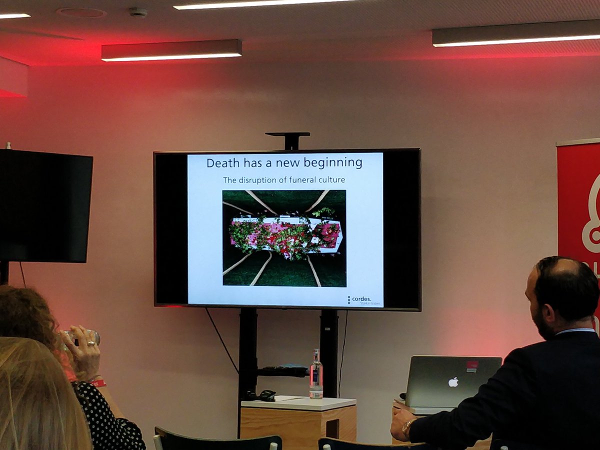What an inspiring talk by Sven Cordes from Cordes Funeral Homes about the digitalisation of ... Death! #12HRSUS #12MINME