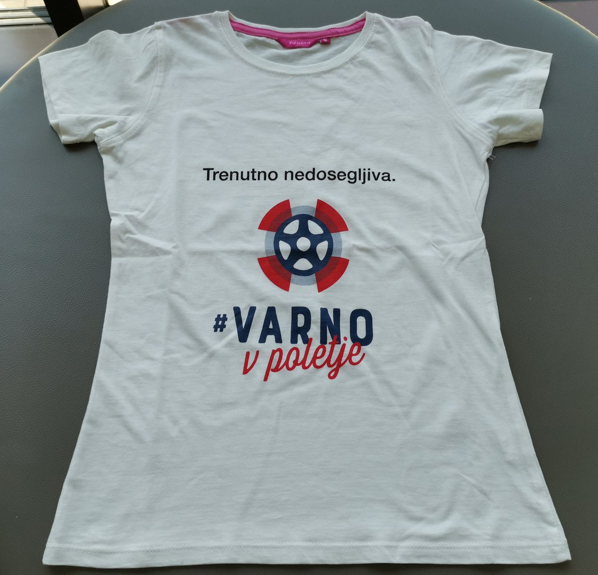 Uporabna Stran (@uporabnastran) on Twitter photo Med vožnjo (🚗🚙🚚🚜🚲🛴🛵) bodite nedosegljivi. #VarnoVPoletje
Poleg uporabe mobilnih telefonov, je vožnja pod vplivom alkohola 🍹 izjemno močan dejavnik pri povzročiteljih prometnih nesreč.
<a href="/DrogArt_/">DrogArt</a> <a href="/AMZS_si/">AMZS</a> <a href="/LunaTBWA/">Luna \TBWA</a> <a href="/ZavodVozim/">Zavod Vozim</a> <a href="/VarnaPot/">Zavod Varna pot</a> <a href="/policija_si/">policija_si</a> Med vožnjo (🚗🚙🚚🚜🚲🛴🛵) bodite nedosegljivi. #VarnoVPoletje
Poleg uporabe mobilnih telefonov, je vožnja pod vplivom alkohola 🍹 izjemno močan dejavnik pri povzročiteljih prometnih nesreč.
<a href="/DrogArt_/">DrogArt</a> <a href="/AMZS_si/">AMZS</a> <a href="/LunaTBWA/">Luna \TBWA</a> <a href="/ZavodVozim/">Zavod Vozim</a> <a href="/VarnaPot/">Zavod Varna pot</a> <a href="/policija_si/">policija_si</a>