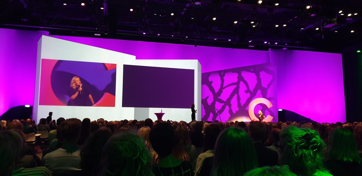 ValidzicB's tweet image. Een algoritme als collega.  @EvelyneEsveld geeft reflectie op eerste deel keynote van @deborahnas. #cday19 haar boodschap: innovate or die!