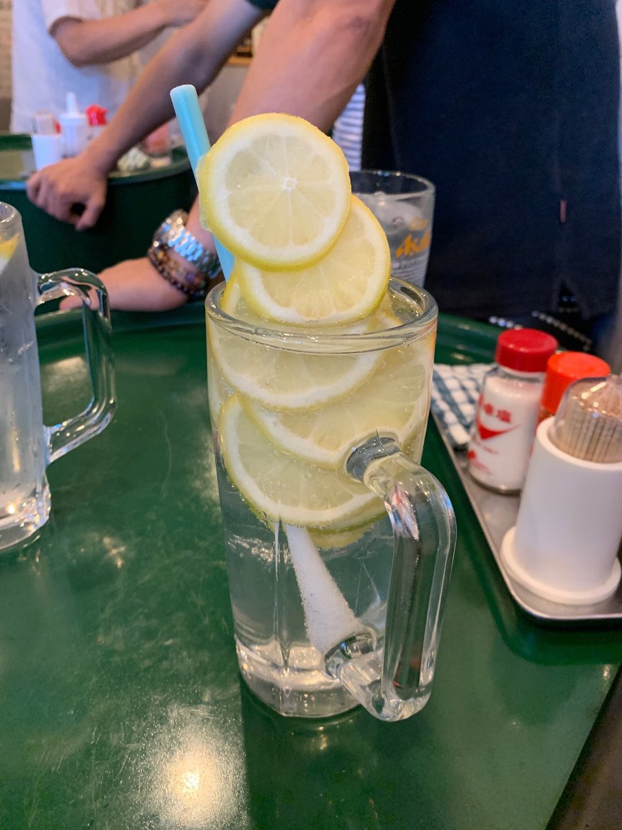 drumcompany_net's tweet photo. ドラム缶浜松店のレモンサワー
夏にピッタリの人気の形
全店違うスタイルが2019〜3000年くらいまでのスタイル☺︎
#せんべろ
#はんべろ
#ドラム缶
#drumkan
#senbero
#hanbero
#tachinomi
#izakaya
#Standingbar
#drink https://t.co/oqpMufQi51