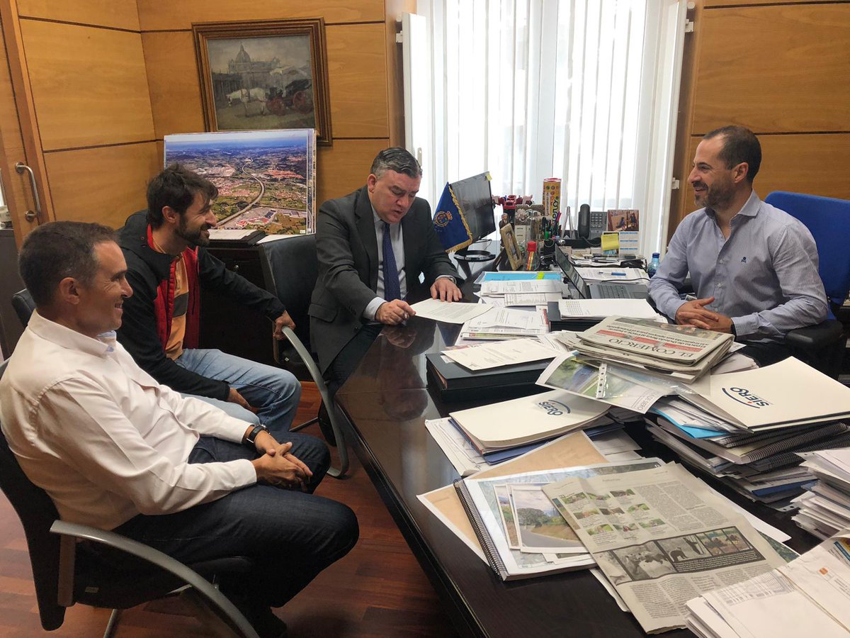 Con los responsables de informática en el Ayuntamiento, en su toma de posesión para el presente mandato en #Siero