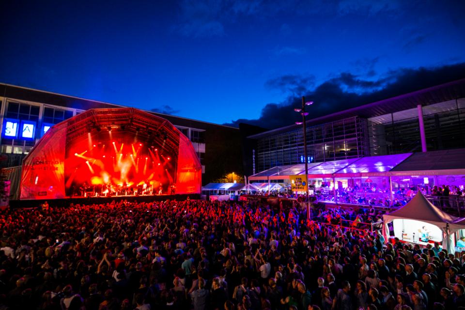 GEZOCHT, GEZOCHT! Zit jij in een vereniging met een hart voor Genk, het milieu én een centje wilt bijverdienen? Klik dan hier zo:  bit.ly/2XYDjiD