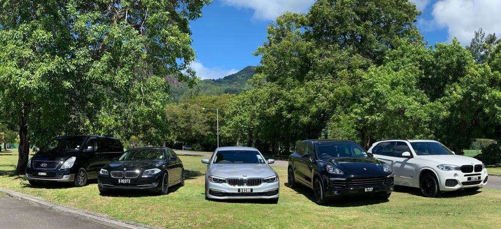 TourSeychelles's tweet photo. Choose from a wide range of the finest model luxury vehicles from our fleet.

#business #trip #corporatetrip #meetandgreet #mice #tropicalisland #travellers #islandhopping #seychellestourism #beautifulislands #indianocean #packages #seychellestours #holiday #vacation #seychelles https://t.co/dwBE5uhVLg