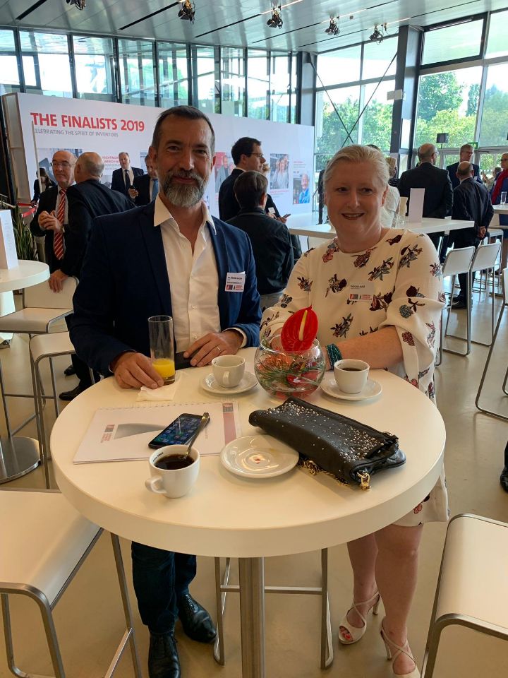 Peu avant la remise des prix par l'<a href="/EPOorg/">EuropeanPatentOffice</a> pour l'Inventor Award 2019.
Pascale Augé, Présidente du Directoire d'<a href="/InsermTransfert/">Inserm Transfert</a> avec <a href="/JeromeGalon/">Jerome Galon</a>, <a href="/Inserm/">Inserm</a> U1138 qui travaille sur la prédiction, très tôt, du risque de récidive du cancer grâce à la réponse immunitaire du patient.