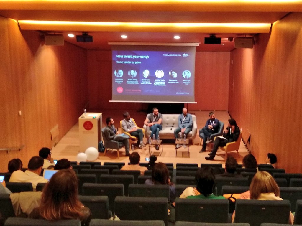 masterguionunav's tweet photo. Escuchando a algunos antiguos alumnos y profesores en "How to sell your script", mesa redonda sobre pitch de series organizada por @almaguionistas en #ConectaFICTION3. https://t.co/VctQdIZiqp