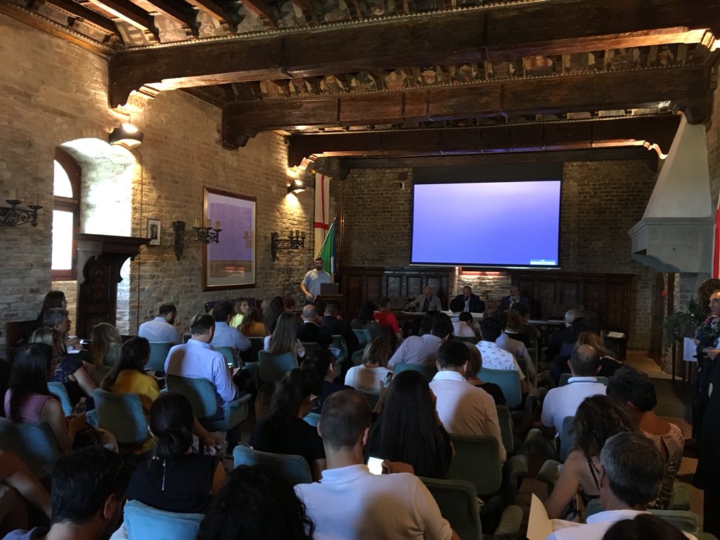 visit Langhe Monferrato Roero (@visitlmr) on Twitter photo ENOTURISMO E STRADE DEL VINO
Un incontro per parlare delle opportunità che il vino offre
al turismo #BeppeGiordano, Astesana Strada del Vino, #MatteoAscheri, presidente del Consorzio di tutela del Barolo Barbaresco Alba Langhe e Dogliani
Modera <a href="/MauroCarbone1/">Mauro Carbone</a> #FoodWineTF19 ENOTURISMO E STRADE DEL VINO
Un incontro per parlare delle opportunità che il vino offre
al turismo #BeppeGiordano, Astesana Strada del Vino, #MatteoAscheri, presidente del Consorzio di tutela del Barolo Barbaresco Alba Langhe e Dogliani
Modera <a href="/MauroCarbone1/">Mauro Carbone</a> #FoodWineTF19