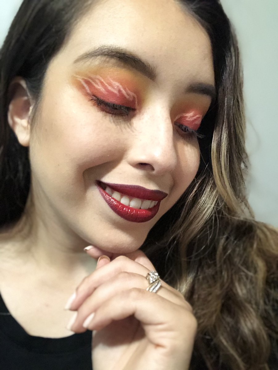 ❗️CAUTION❗️
THIS GIRL IS ON F.I.R.E. 🔥- Alicia Keys 
Honey Im SHMOKIN right now! 😂😜 
Here is my red, orange & yellow look , as you can see i was inspired by fire 😜 #makeupenthusiast #makeupjunkie #takemetobrazilpalette #jamescharlespalette #MorpheBabe