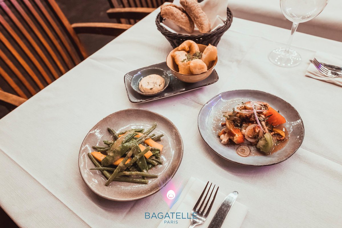 [Nos Lieux]
☀ Le restaurant du Bagatelle vous accueille sur sa terrasse dès les beaux jours pour un déjeuner à Paris loin du tumulte quotidien.
🥗La carte proposée s’inspire de la cuisine traditionnelle tout en revisitant ses classiques.
paris-society.com/club/bagatelle/