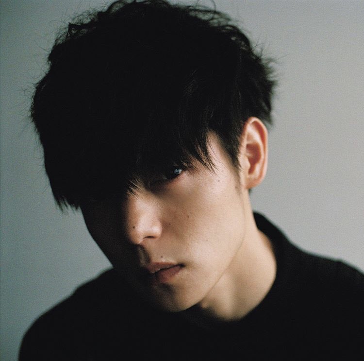 なー 髪切った時に 窪田正孝に 似合ってるじゃん ってドsに言われて やばい って松坂桃李に照れられる人生どこ