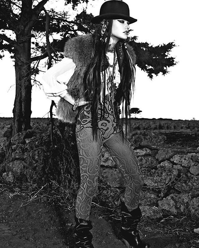 Creativespaceny's tweet photo. Creative Space Artists Mgmt. - https://t.co/7b0JEBqbj5 Representing photographer, Alberto Badalamenti @badalameti.alberto #fashioneditorial #fashionstyle #magazineeditorial #photographernyc #fashionphotography #coolmodel #fashionlocation #farmshoot … https://t.co/tSnNzf1Egk https://t.co/ukbb6I6C2Y