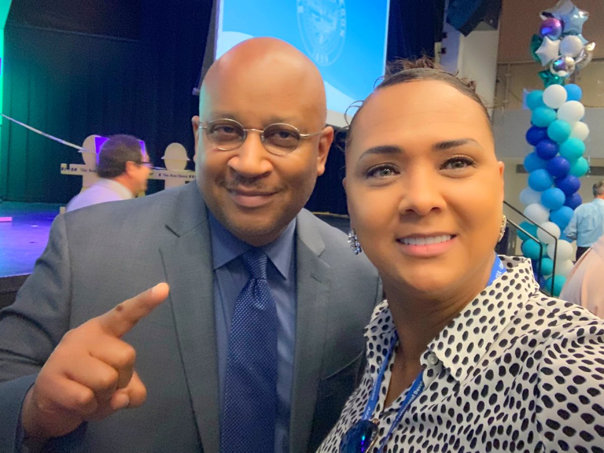 akperera's tweet image. Excited to learn from @PrincipalKafele this morning at @COSALeaders 🙌🏽 #COSA2019Seaside #LeadLearners